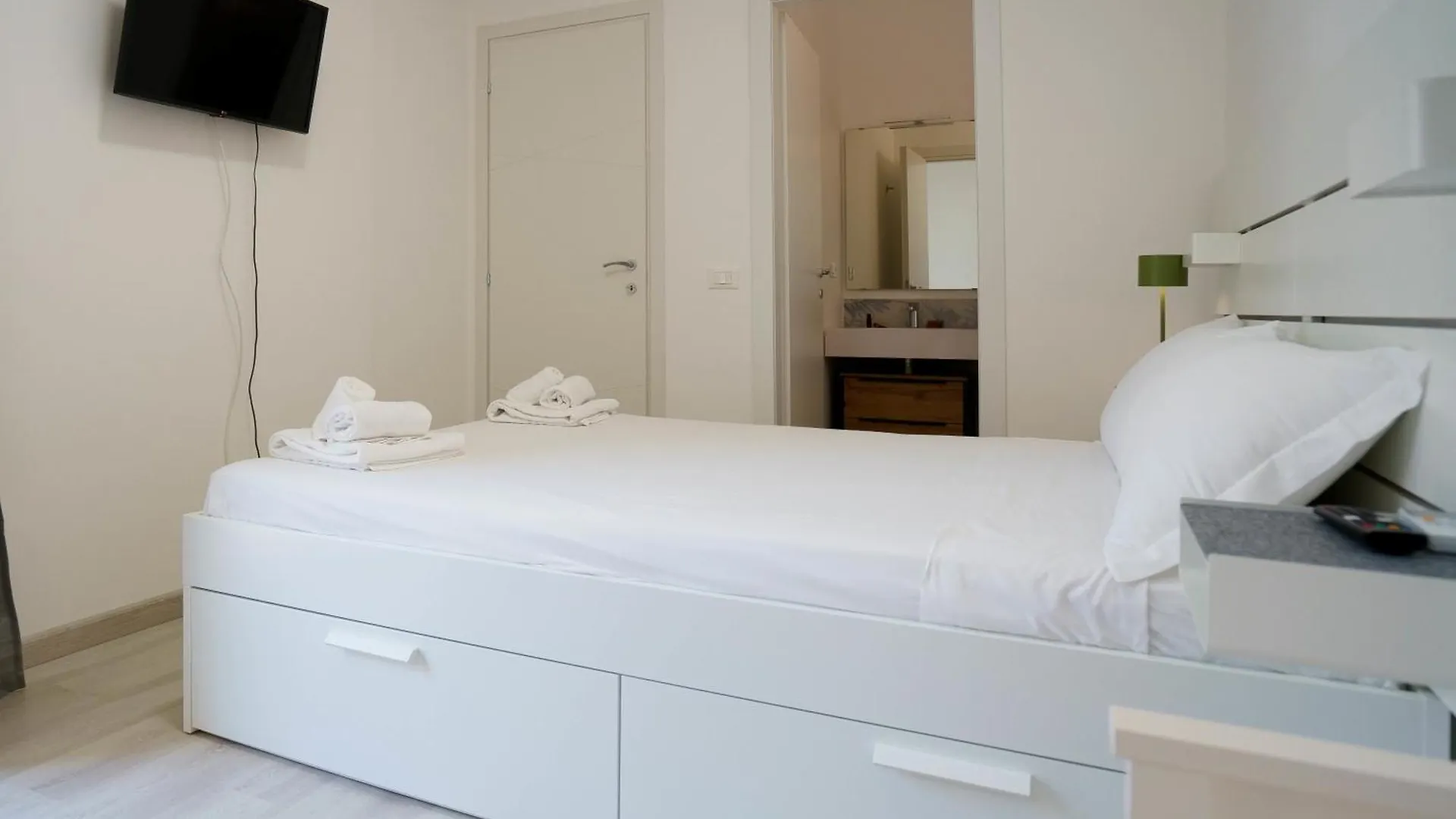 Gemelli Bnb Guest House Roma 0*,